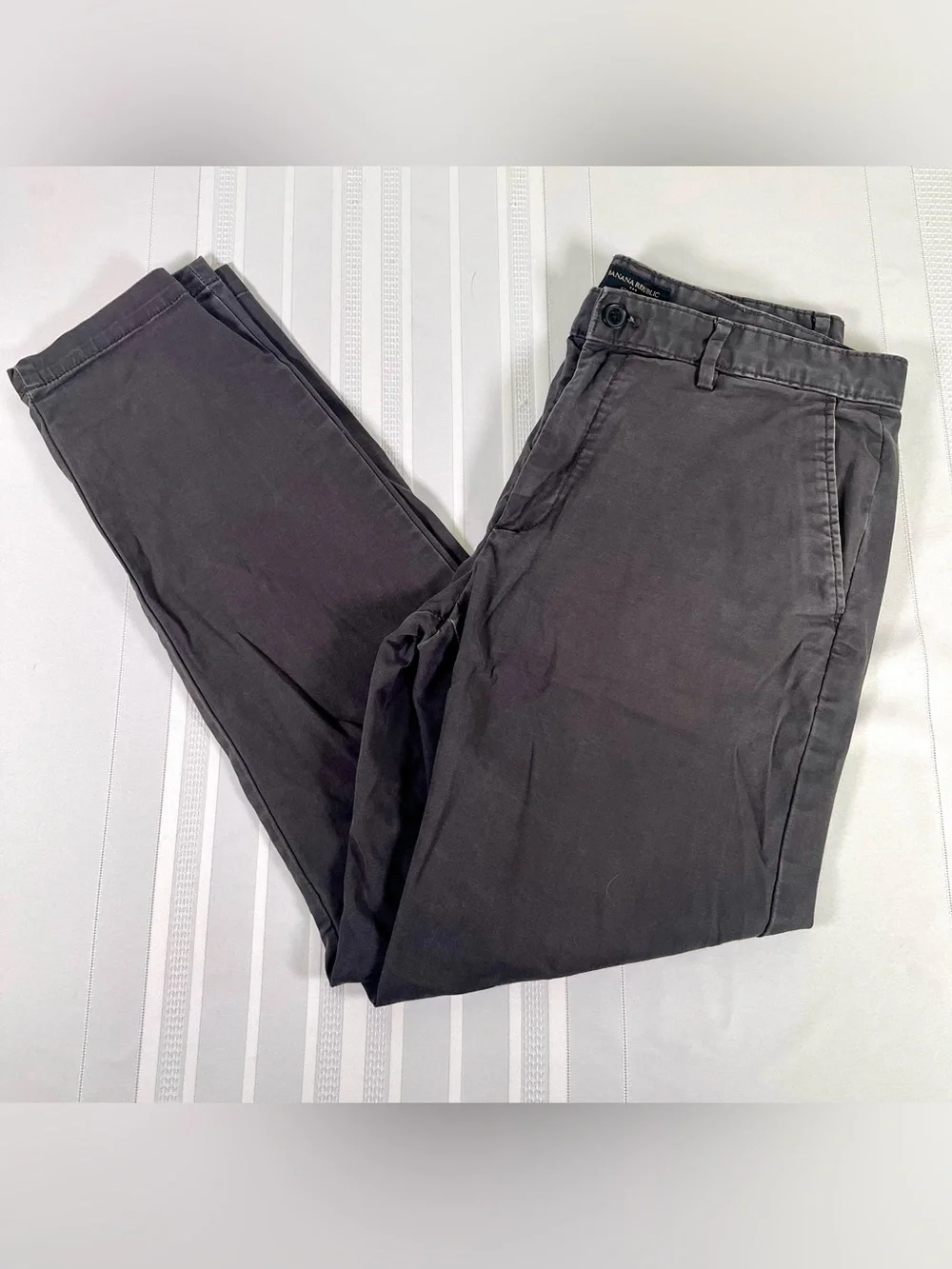 Banana Republic Athletic Fit Chino Pants Mens 33x32 Gray Slim Taper Stretch